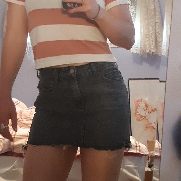 PACSUN raw hem destroyed denim mini skirt - sz 26 - Picture 3 of 4